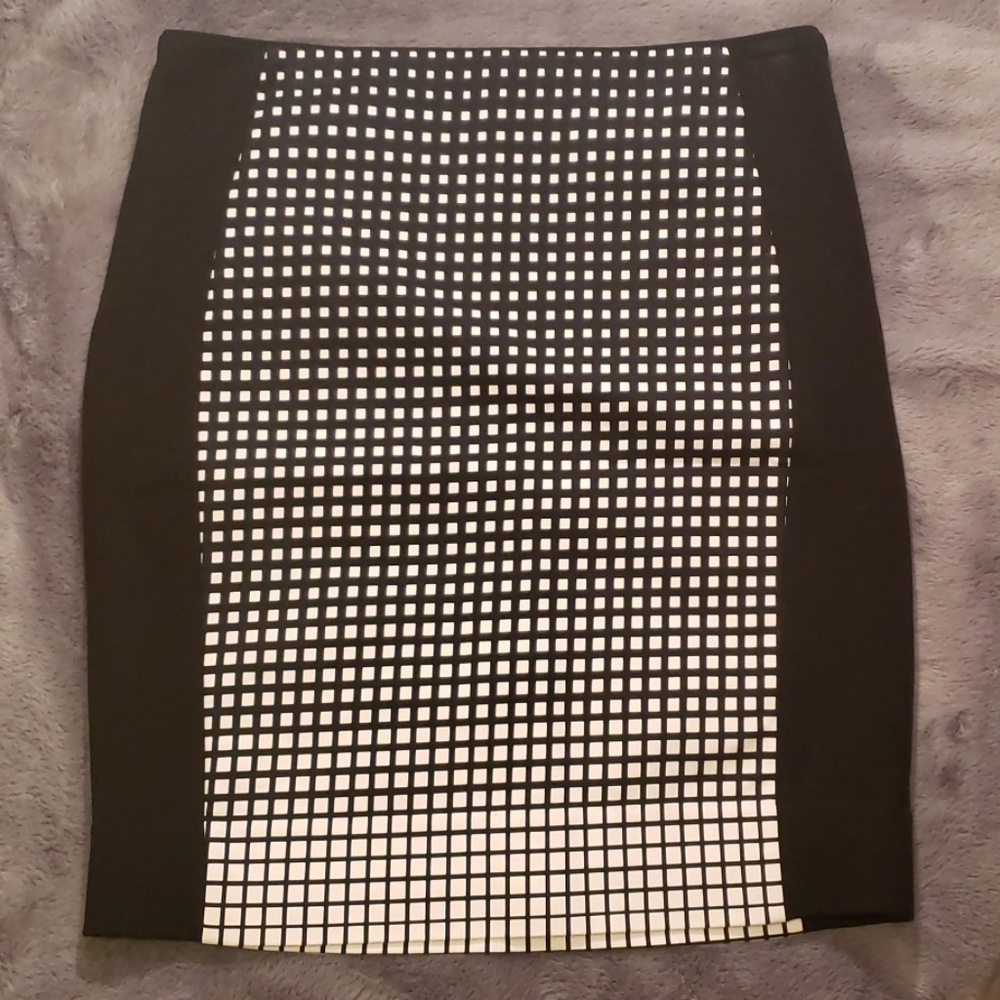 White House Black Market Black & White Skirt